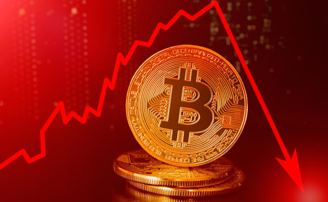 😱 Bitcoin and Ethereum Fall to Monthly Lows